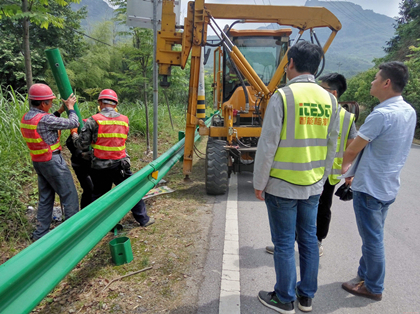 公路波形護欄的安裝作業(yè)應(yīng)該注意的事項